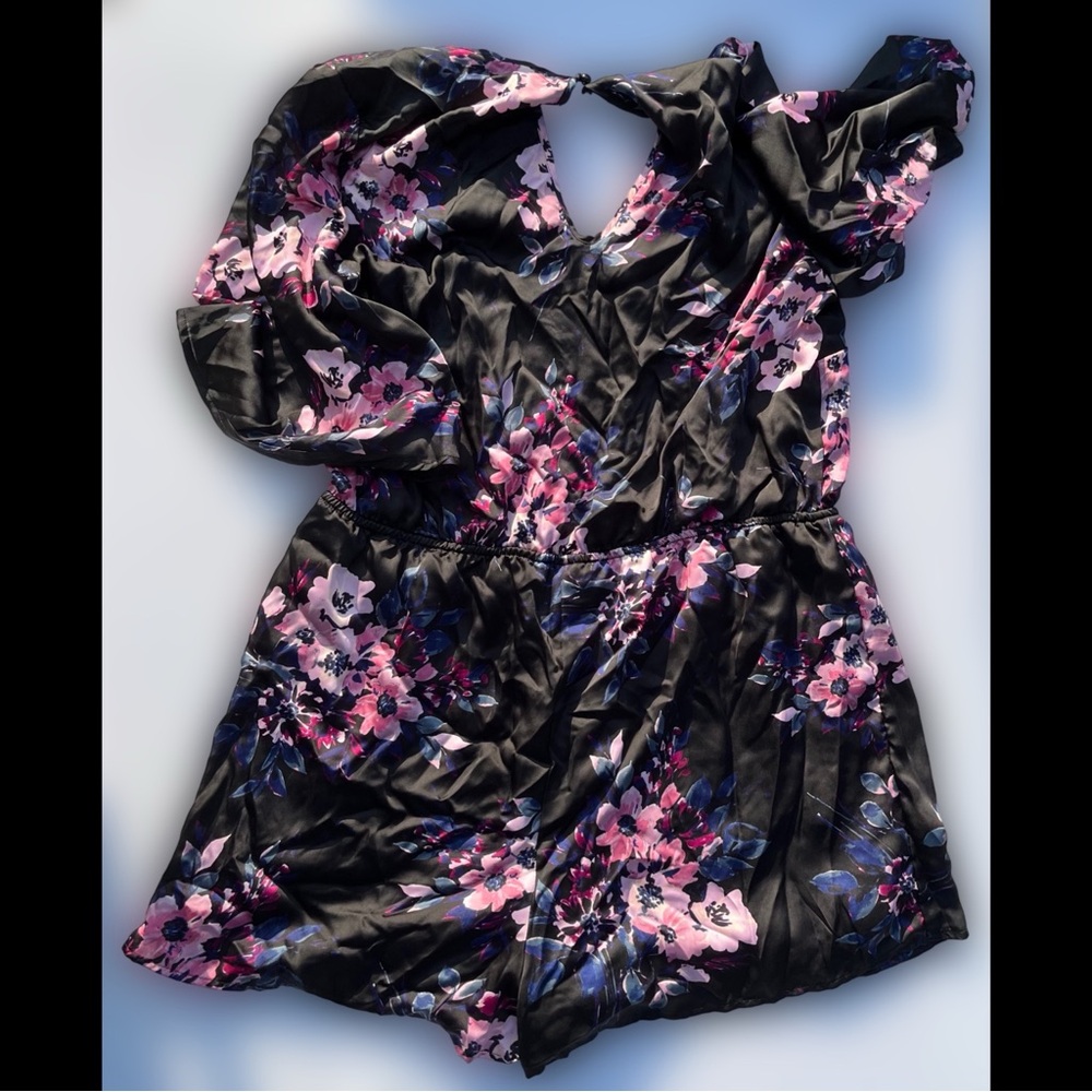 β¨ HP β¨ Floral, Black, and Pink β¨ Satin-Appearance Romper β¨ - Picture 3 of 8